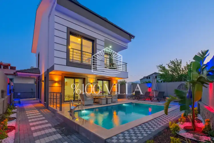 Villa Bahar - Korunaklı Havuzlu ve Jakuzili 4+1 Villa