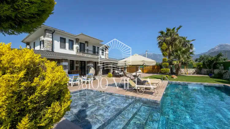 Villa Şato Ocalyphtüs