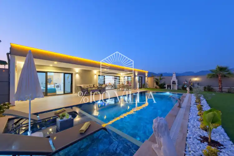 Villa Güven - Geniş Bahçeli ve Jakuzili Villa