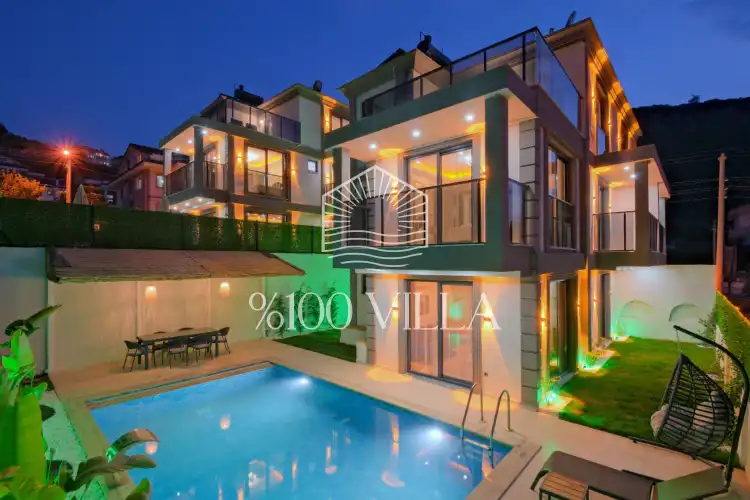 Villa KUMSAL - Plaja Yakın ve Lüks Villa
