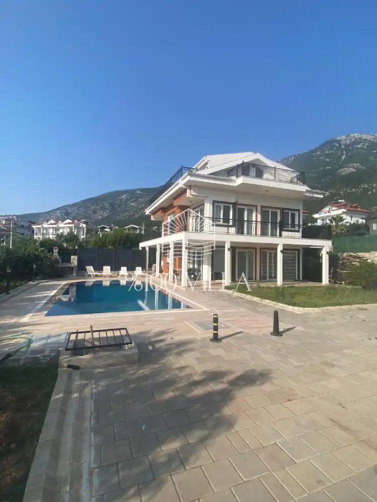 Villa White House