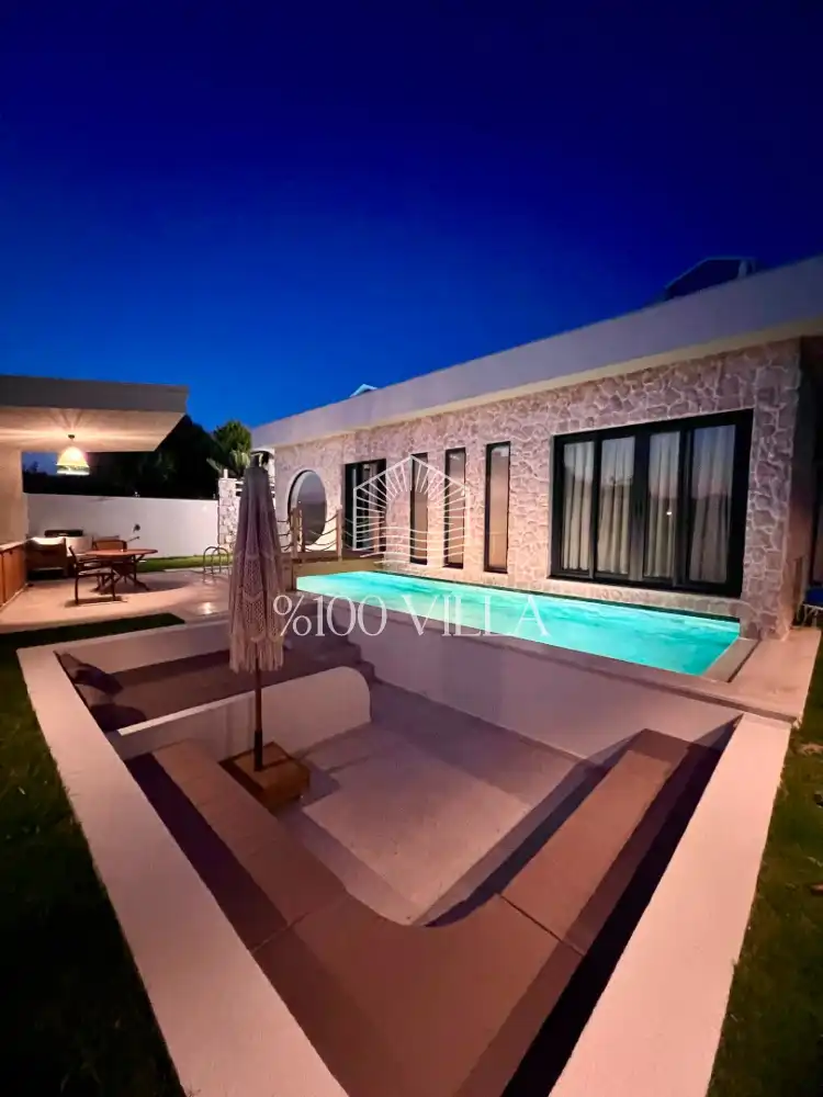 Villa Aquamora House