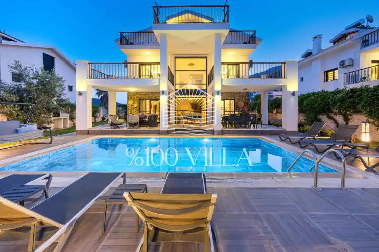 Villa Azmira - Plaja Yakın ve Lüks Villa