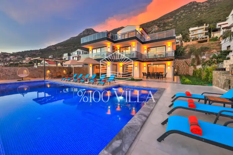 Villa July